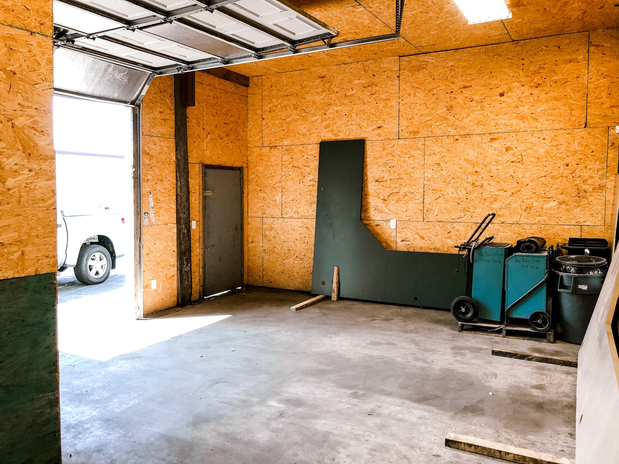 small-warehouse-with-air-conditioning-for-lease-in-south-nashville