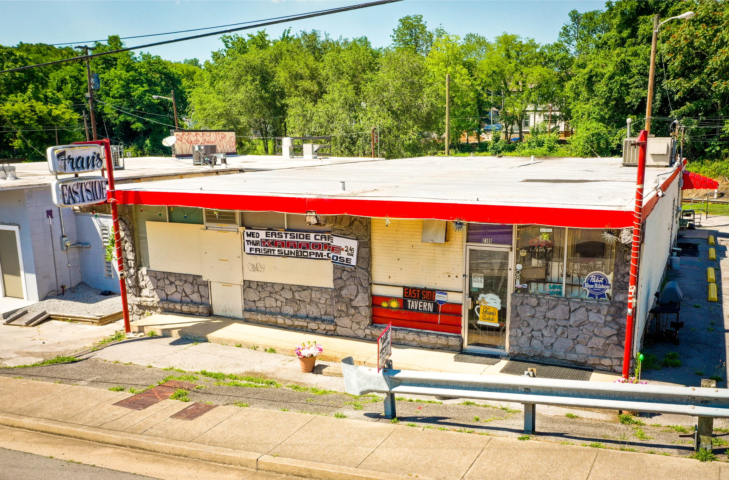 The 9 Best East Nashville Dive Bars [That You NEED to Experience] — The