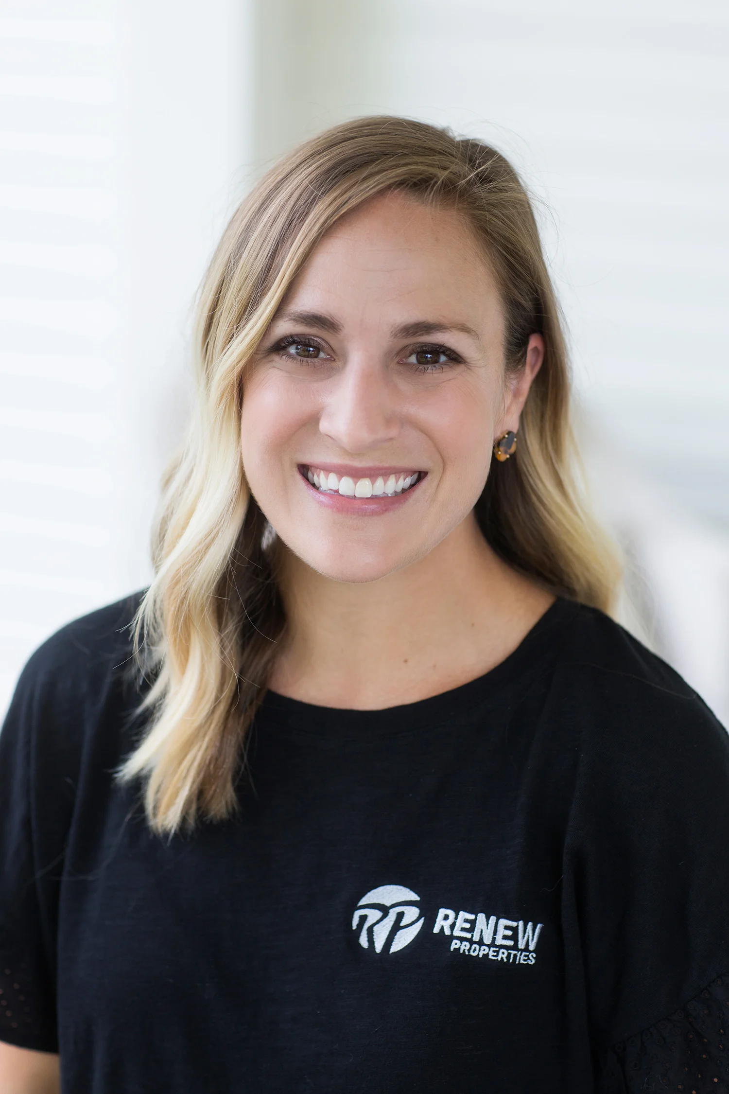 Lyndsey-Headshot.jpg