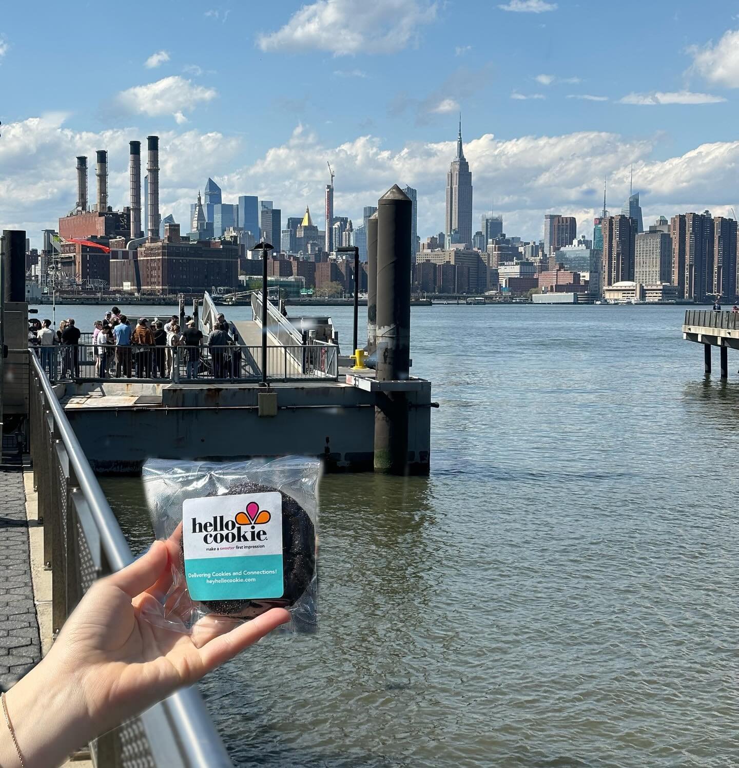 Love this NYC view from Brooklyn. 🤩
Hello Cookie&mdash;delivering cookies nationwide.

#cookies #cookiesofinstagram #connections #gifts #surprisegifts #glutenfree #vegan #glutenfreecookies #corporategifts #entrepreneur #womenowned&nbsp; #shippingnat