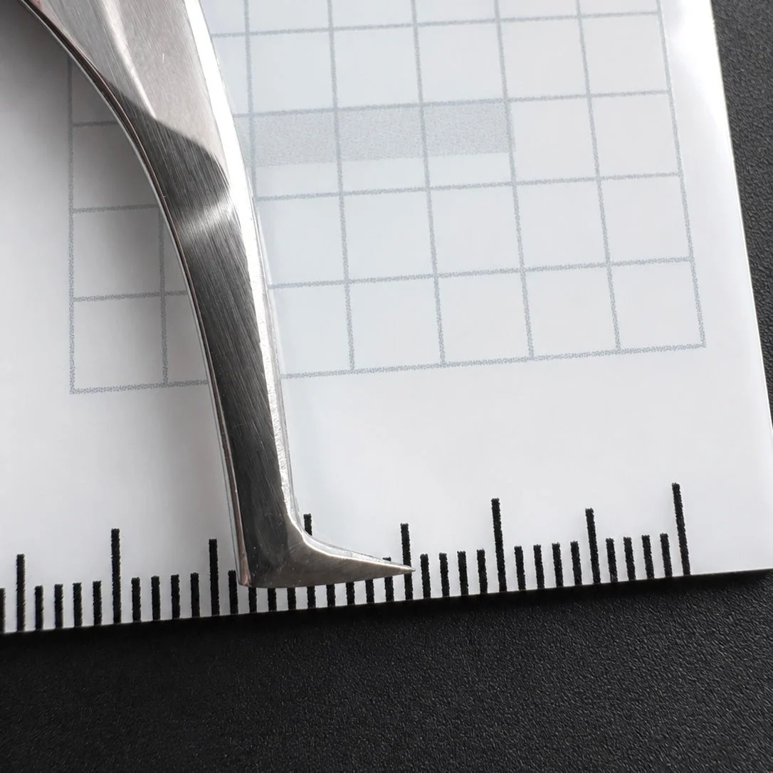 02_mini-axe-lash-tweezer-tips-close-up.jpg
