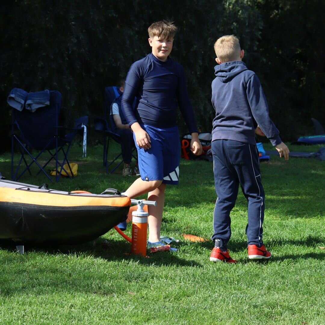 Imagine gliding your canoe onto the riverbank after a nice long paddle, the gentle flow of the River Stour accompanying your journey. Envision the perfect summer day at Rushbanks Campsite, nestled on the stunning Suffolk/Essex border. And what could 