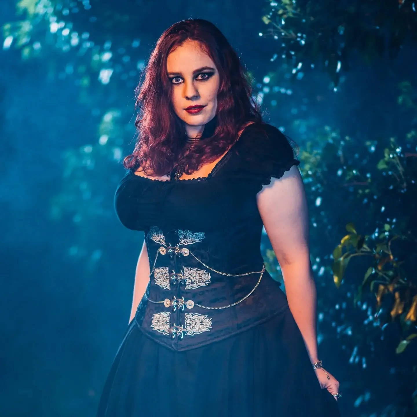 Ten years ago, Cathubodua unleashed Opus I: Dawn. ⚔️🎻

How do you end up fronting a symphonic metal band like Cathubodua? Probably not like this... 😉

As a child, Sara allegedly believed every bedtime story needed at least three betrayals, a cursed
