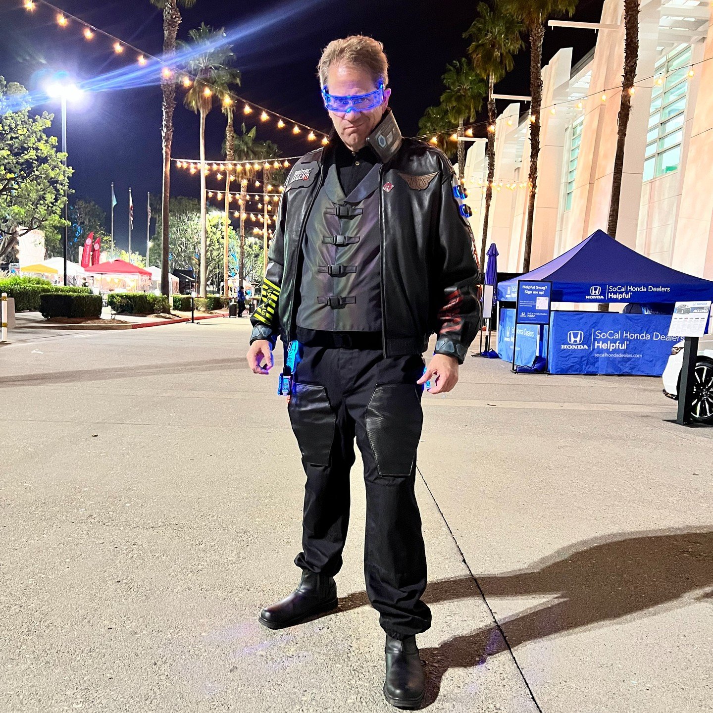 I brought my Cyberpunk cosplay to AXChibi 2024 to give it another test drive. I've added a little more to it since LoJ and wanted to see how it looked after sunset.

#cyberpunkcosplay #axchibi2024 #axchibicosplay #paradoxmeltdown