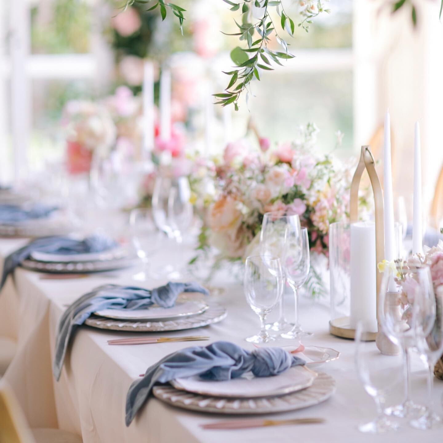 This was one of those times where the square crop just takes all the glory out of this shot. Do I select the gorgeous flatware and knot tied velvet napkins or the hanging baskets overhead pouring blooms down the table? 
Enter the two part post&hellip