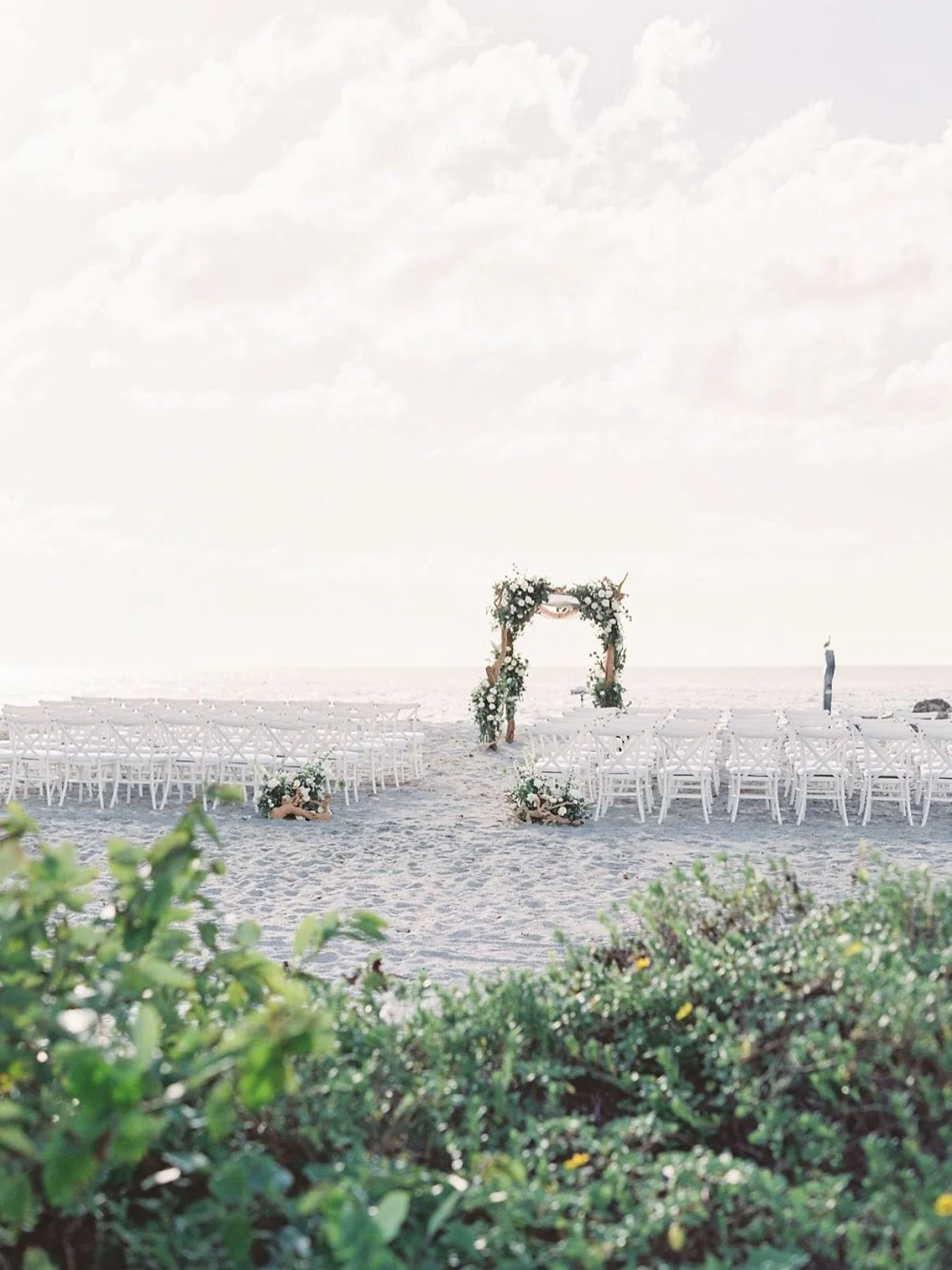 Happy 5 year anniversary you two! Time certainly flys when you&rsquo;re having fun. ❤️ 

@kaitybrawley 
@southseasresort 
@iheartfilmstudios 
@signatureflorals 
@dualityartistry 
@achairaffair 
@leahwpopkin