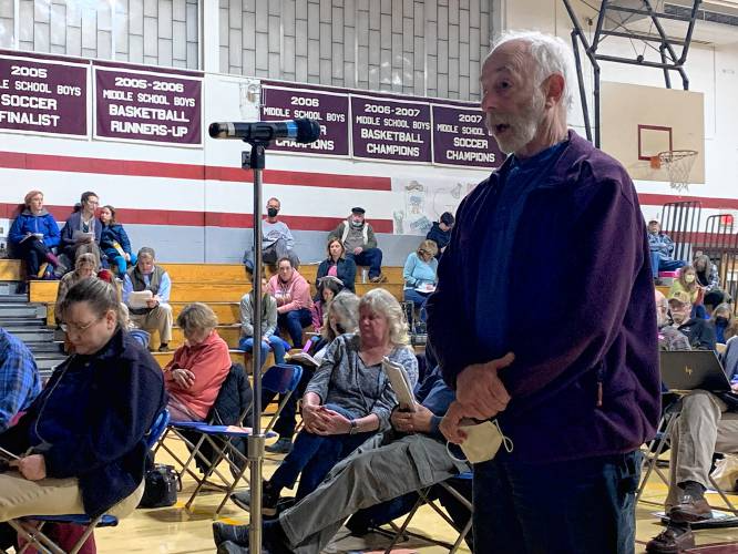  Jeff Stone of Wilton speaks on warrant articles at Wilton's Town Meeting in March 2022 in the gymnasium of the Wilton-Lyndeborough Cooperative Middle/High School. Monadnock Ledger Transcript 
