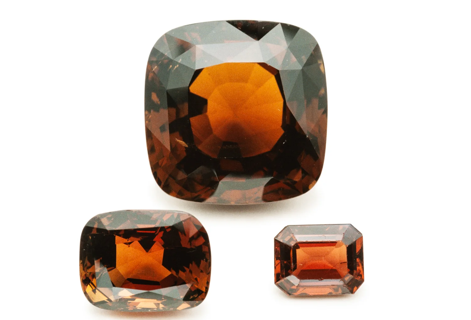 The largest cut Alexandrite—66 ct—belongs to the Smithsonian Institution in Washington D.C. It’s a rare range of colors, from ruby red to emerald green. Image Source: Raregemcollection.com