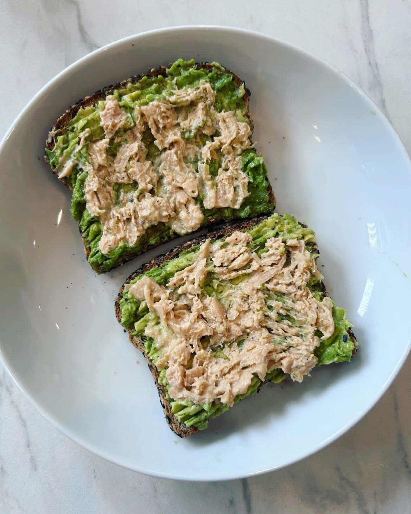 Can you make the viral Tunacado vegan? You bet your buns you can 💪🏼 Our Plant-based Tuna Salad is available in grocery stores across Canada and it&rsquo;s ready-to-eat which means all you need to add is 🥑 

📸: @nessiesveggies