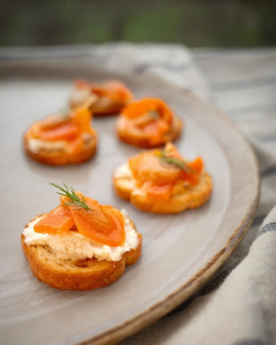 We teamed up with @tochafoods to bring a fresh, yuzu-inspired twist to Smoked &ldquo;Salmon&rdquo; Crostinis!
Our carrot lox paired with their Tocha Yuzu is bright, flavourful, and perfect for hosting!

Recipe:

1. Spread cream cheese on crostinis
2.