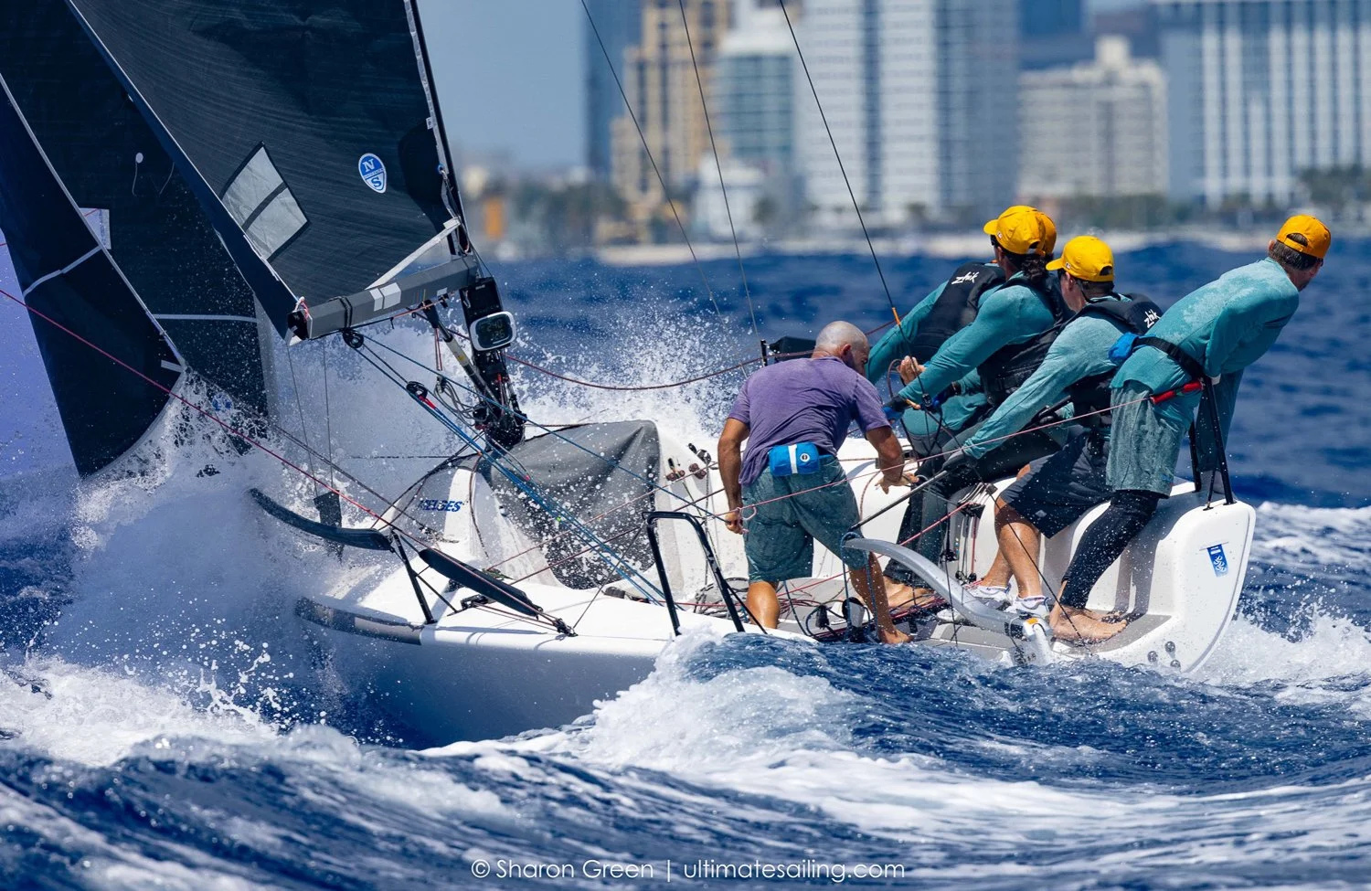 Peter Duncan, Raza Mixta - ©Sharon Green/ultimatesailing.com