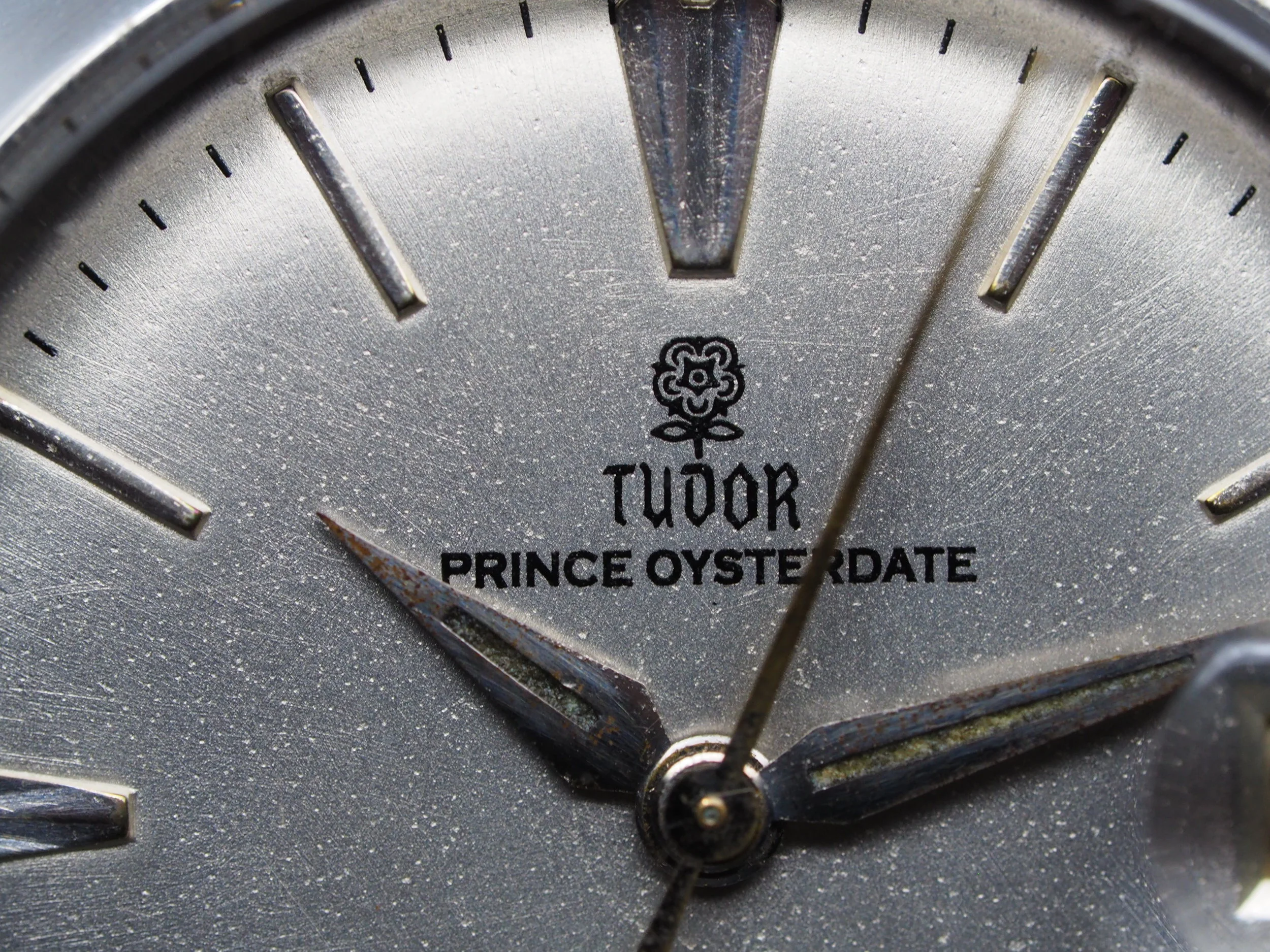 Tudor Oyster Prince Date - hands