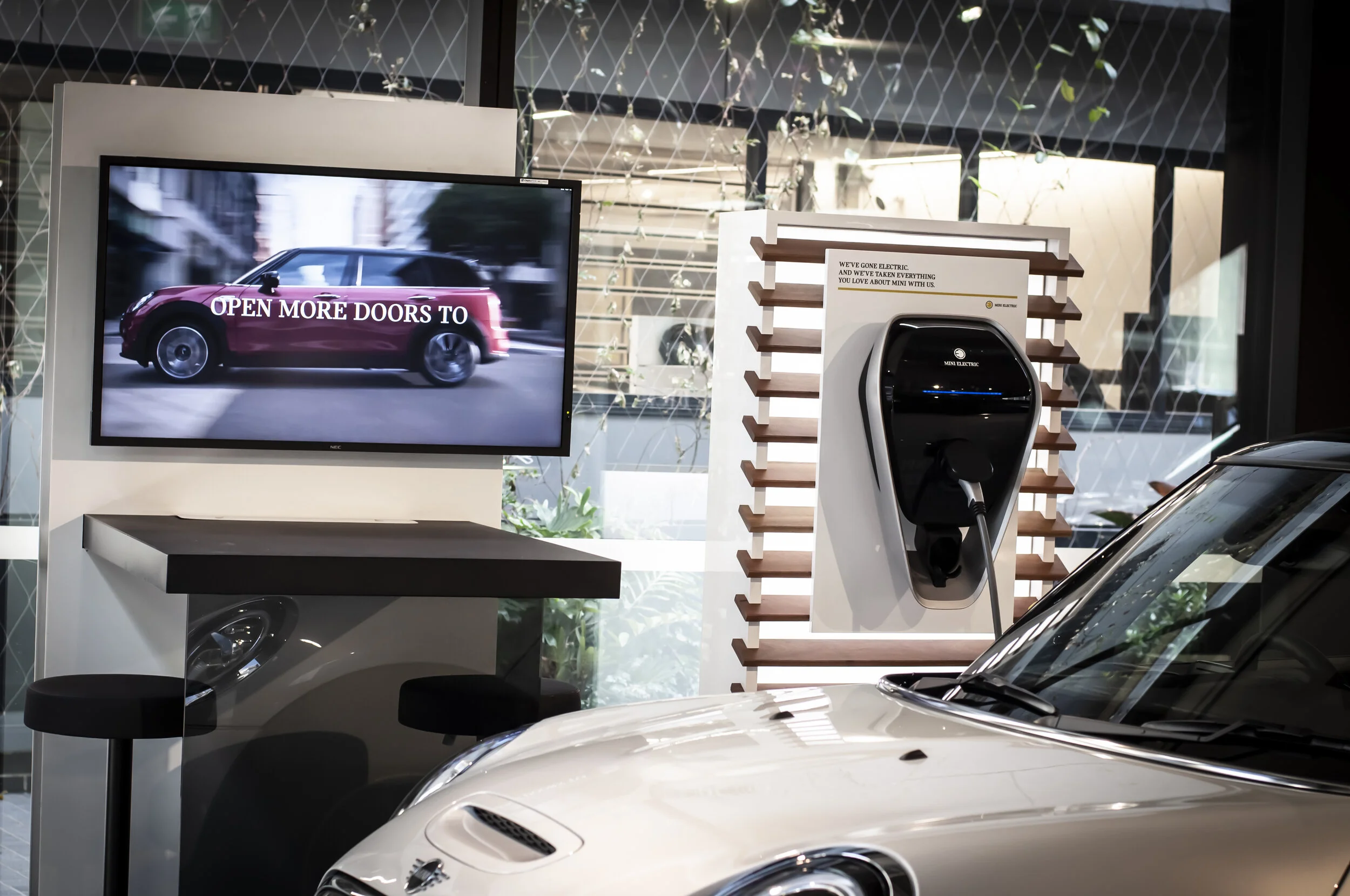 CASE STUDY // SHOWROOM DISPLAYS FOR MINI ELECTRIC