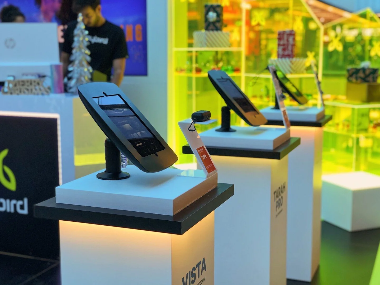 CASE STUDY // ⠀
⠀
Longstanding client Logitech, approached DisplayWise to design, build and install a retail activation at Westfield Bondi Junction, providing the passer-by to touch, feel, experience, and ultimately purchase the Logitech range.⠀
⠀
View the full Case Study on our website #linkinbio⠀
⠀
#logitech #branding #experiential #retail #displaywise