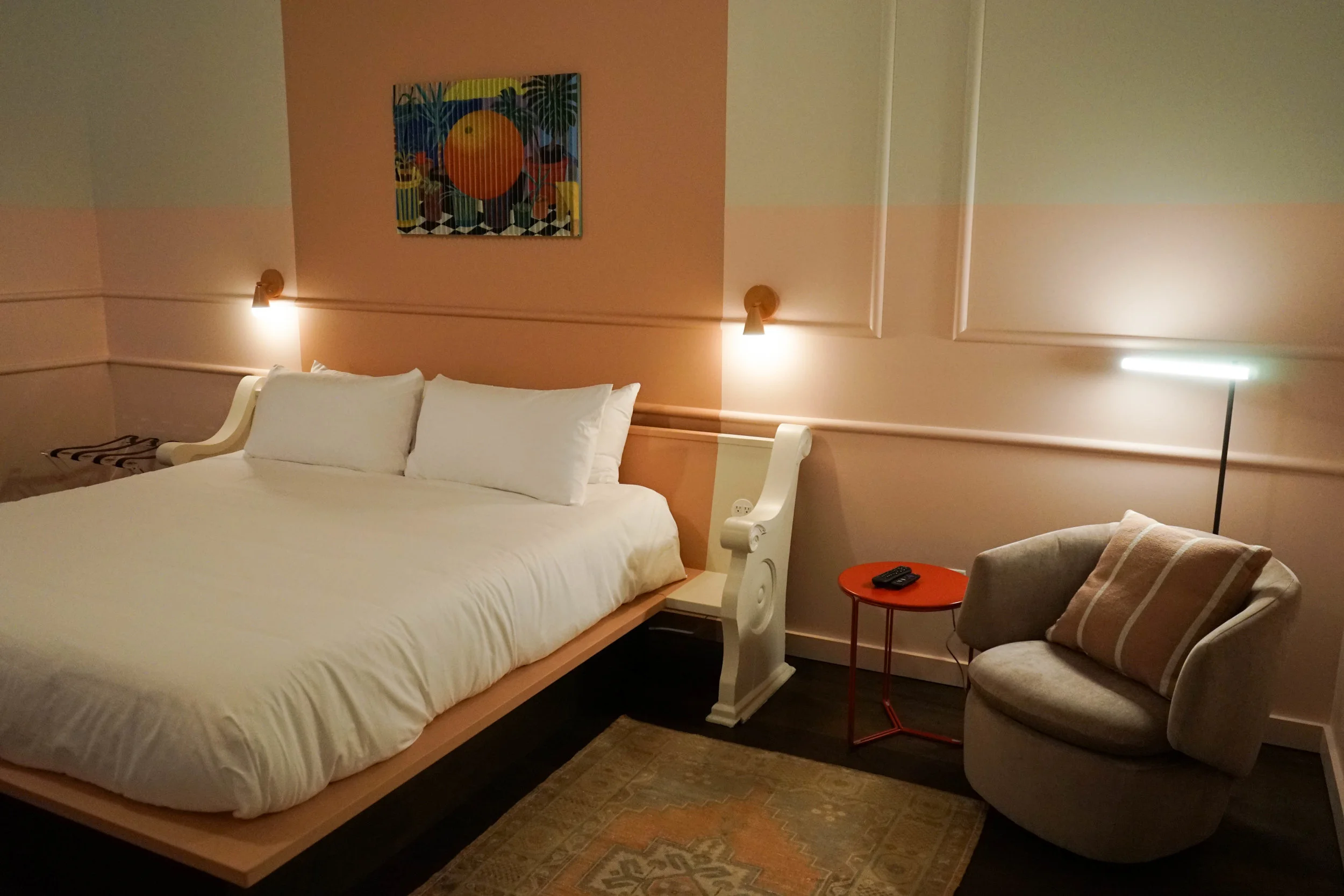 STANDARD KING Room 1:1 LEARN MORE & MAKE A RESERVATION