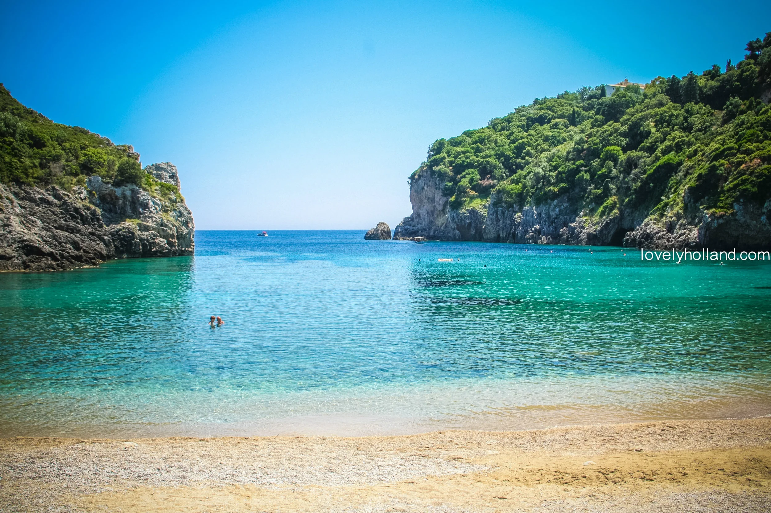 Paleokastritsa 海灘,一個美字怎夠形容?