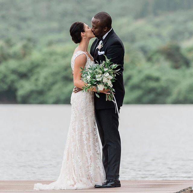 Featuring another beautiful bridal bouquet ... and..... another happily ever after 🥂
.
.
.
Venue @kualoaranchweddings 
Photography @john_hook