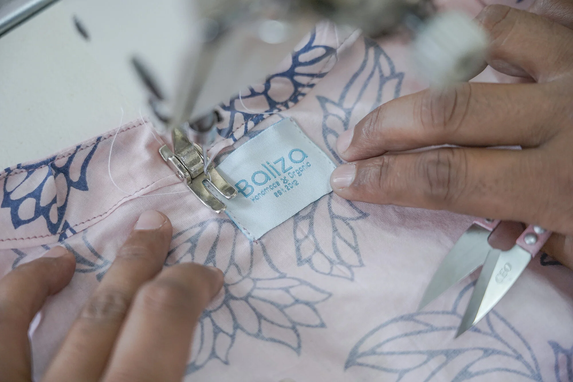 Grand flower baliza tag on dress.jpg