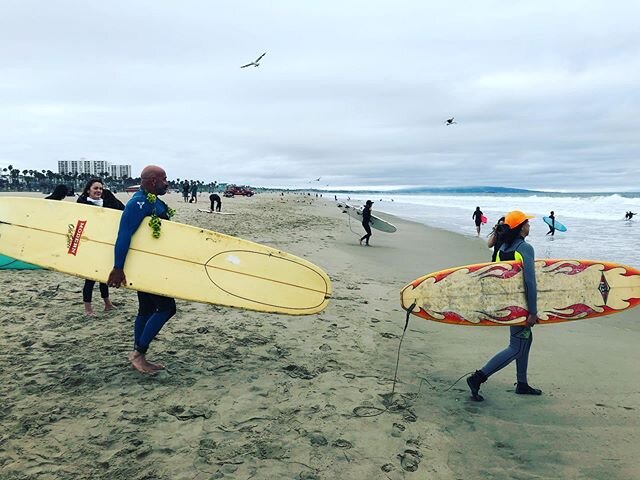 beautiful moment and paddle out to honor George Floyd 🌺 #georgefloyd #santamonica #santamonicapier🎡 #losangeles *@patch story in my bio, thanks for helping to organize this, it was very uplifting to be with you and the community @californiamermaidp