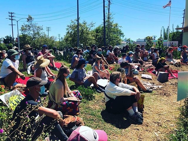 This is Venice in 2020. | 
A large crowd met up at the community garden at @bblitarts on Venice Boulevard to sit down, talk and share their stories and experiences with racism and the continued fight for justice. 
If you look closely, you&rsquo;ll se