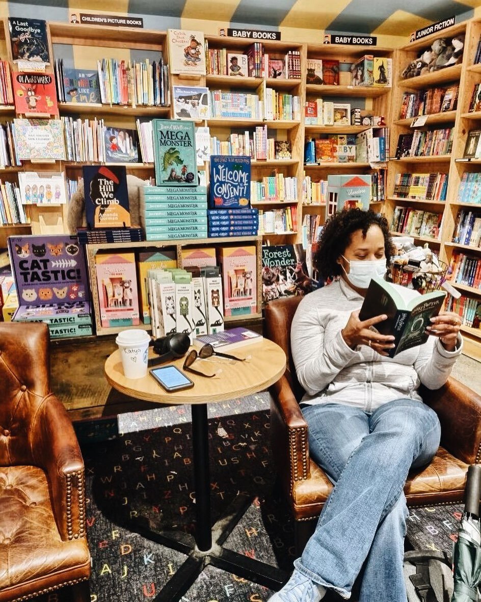 The perfect spot to sit and get lost in a book! 😍 Where is your favourite place to read?

#readingnook #readingspot #kidsbooks #childrensbooks #bookstoresofinstagram #beareader #booksaremagic #magicalbooks #readingisfun #bookstagram #readingcorner #