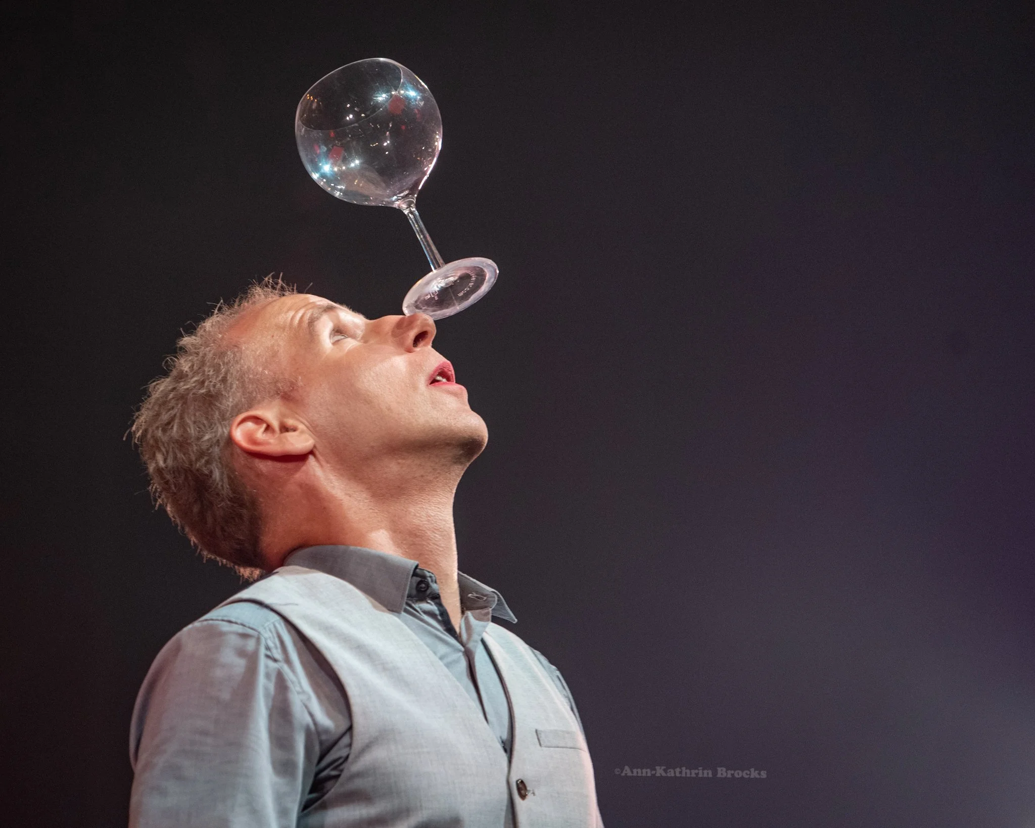 Jonas Glas auf Nase.jpg