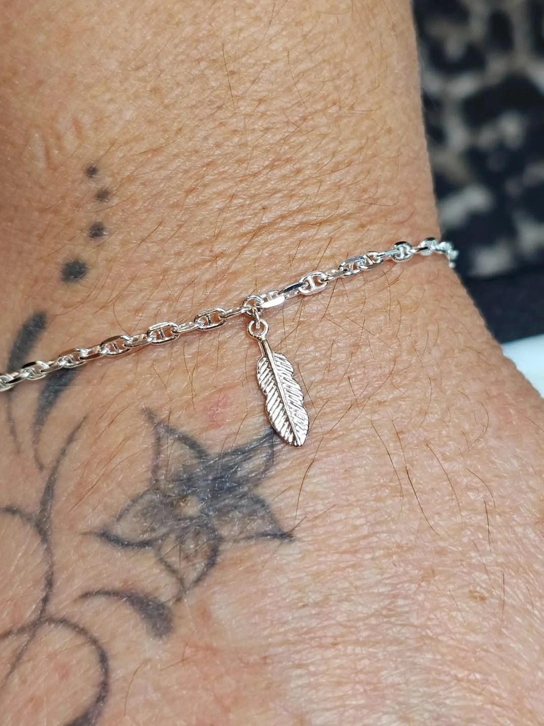 So Special 🪶 sterling silver gucci inspired permanent bracelet with the beautifully detailed feather silver charm xXx