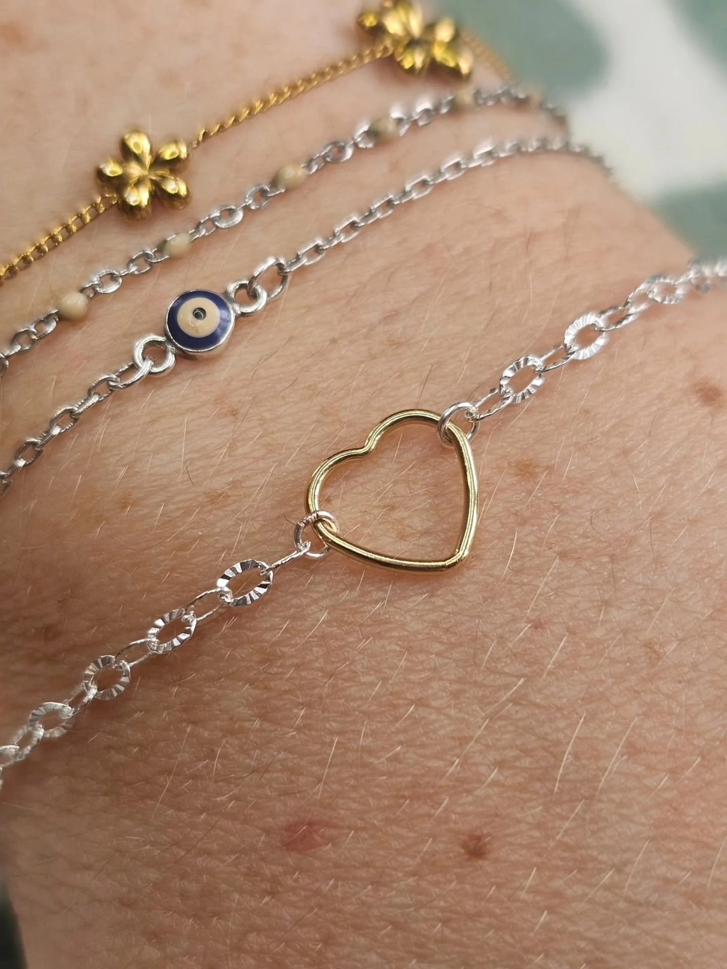 Beautiful set of Permanent Bracelets this morning for friends celebrating their friendship 💕 with their matching golden heart connector charm 🙌🏻 Thank~You ladies xXx