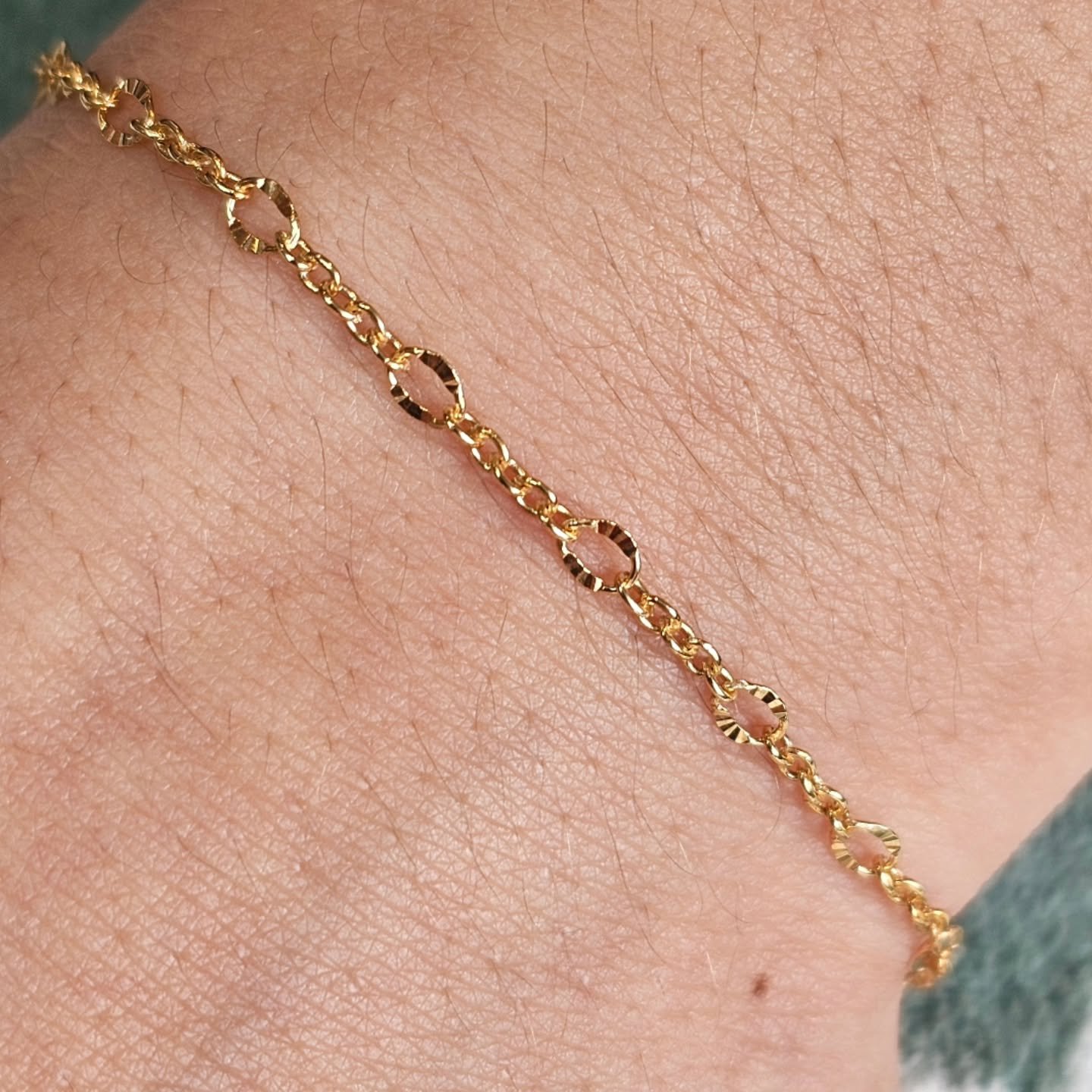 A beautiful 9ct gold filled permanent bracelet created to celebrate an very special 18th birthday 🎂