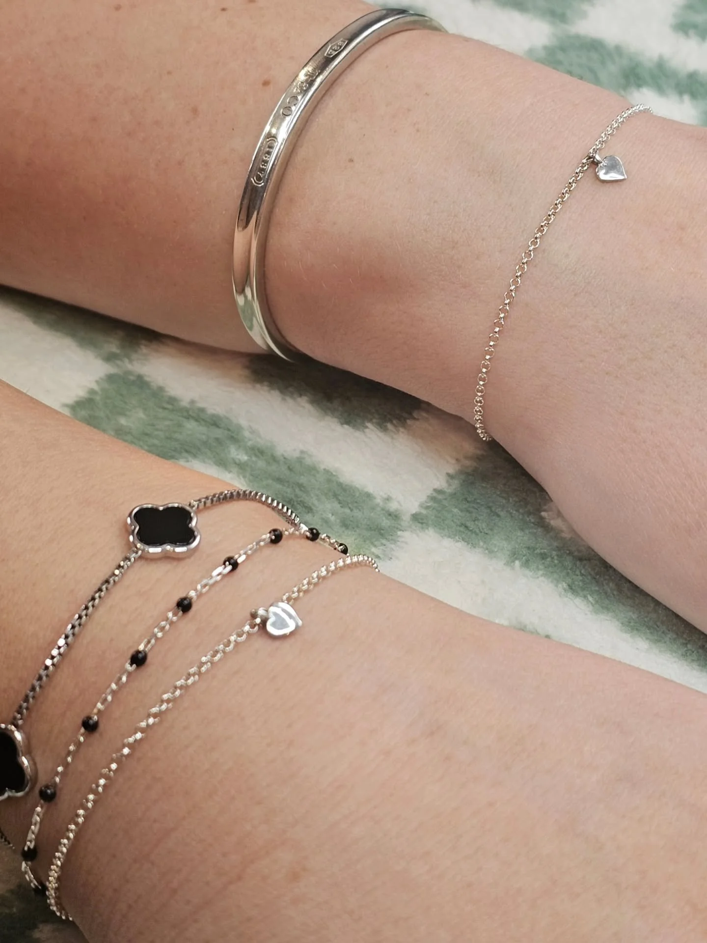 Celebrating a Sweet 16th the Permanent way 🖤🤘🏻 "Thank~You"
.
#sweet16 #permanentjewellery #madewithlove #sisters #birthdaygirl