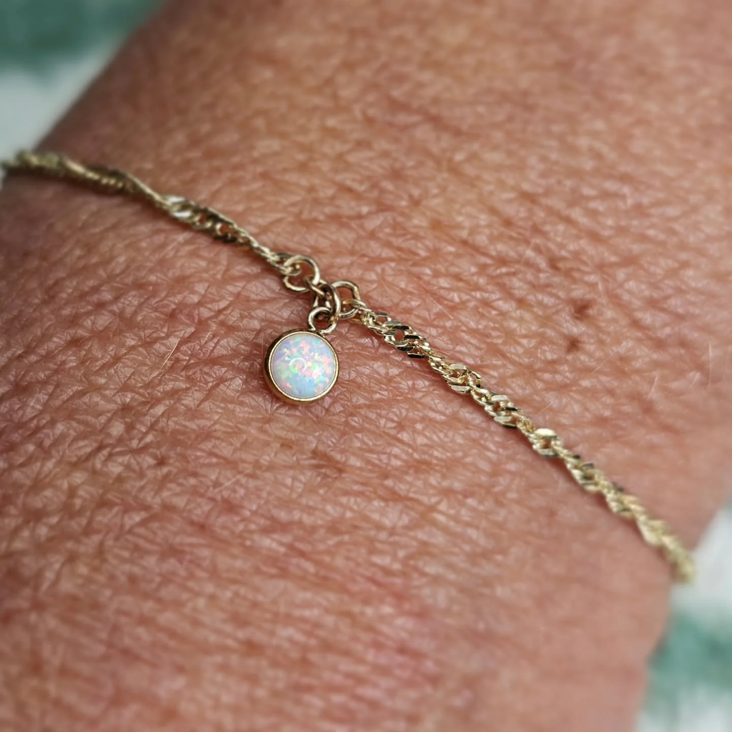 Such a lovely morning meeting a new customer ~ who found me online to do an alteration to her existing permanent bracelet ~ whilst adding a little more length, we decided be rude not to add the most beautiful 'opal' charm 🫶🏻✨️💕 Thank ~ You, see yo
