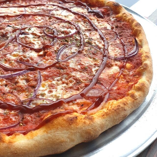 Temos 2 medidas de pizza: 
Tamanho Normal= 35 cm 
Tamanho Maxi= 50 cm 
&Eacute; muita Pizza 🍕🇮🇹😂 #mrpizzapt #mrpizza #pizzas #pizza #normal #maxi