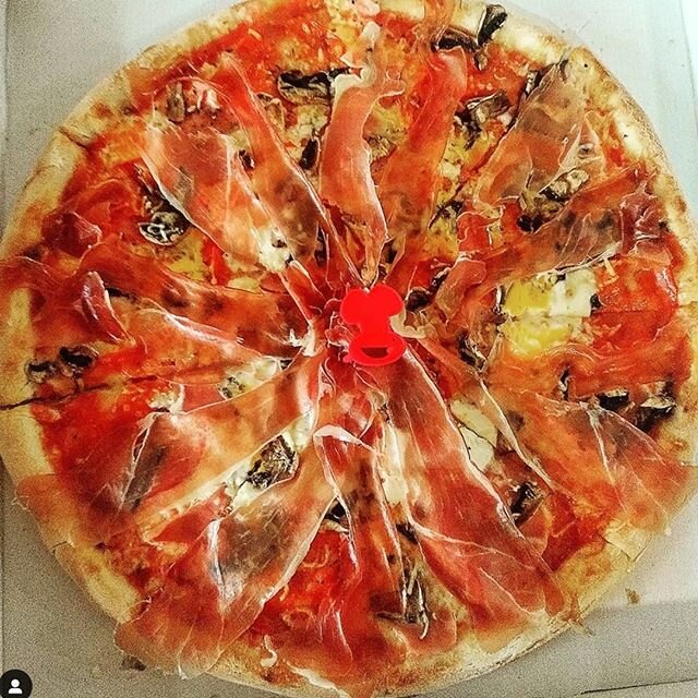 Sempre Tradizionale... Tamanho Normal= 35 cm
Tamanho Maxi= 50 cm

&Eacute; muita Pizza 🍕🇮🇹😂 #mrpizzapt #mrpizza #pizzas #pizza #normal #maxi