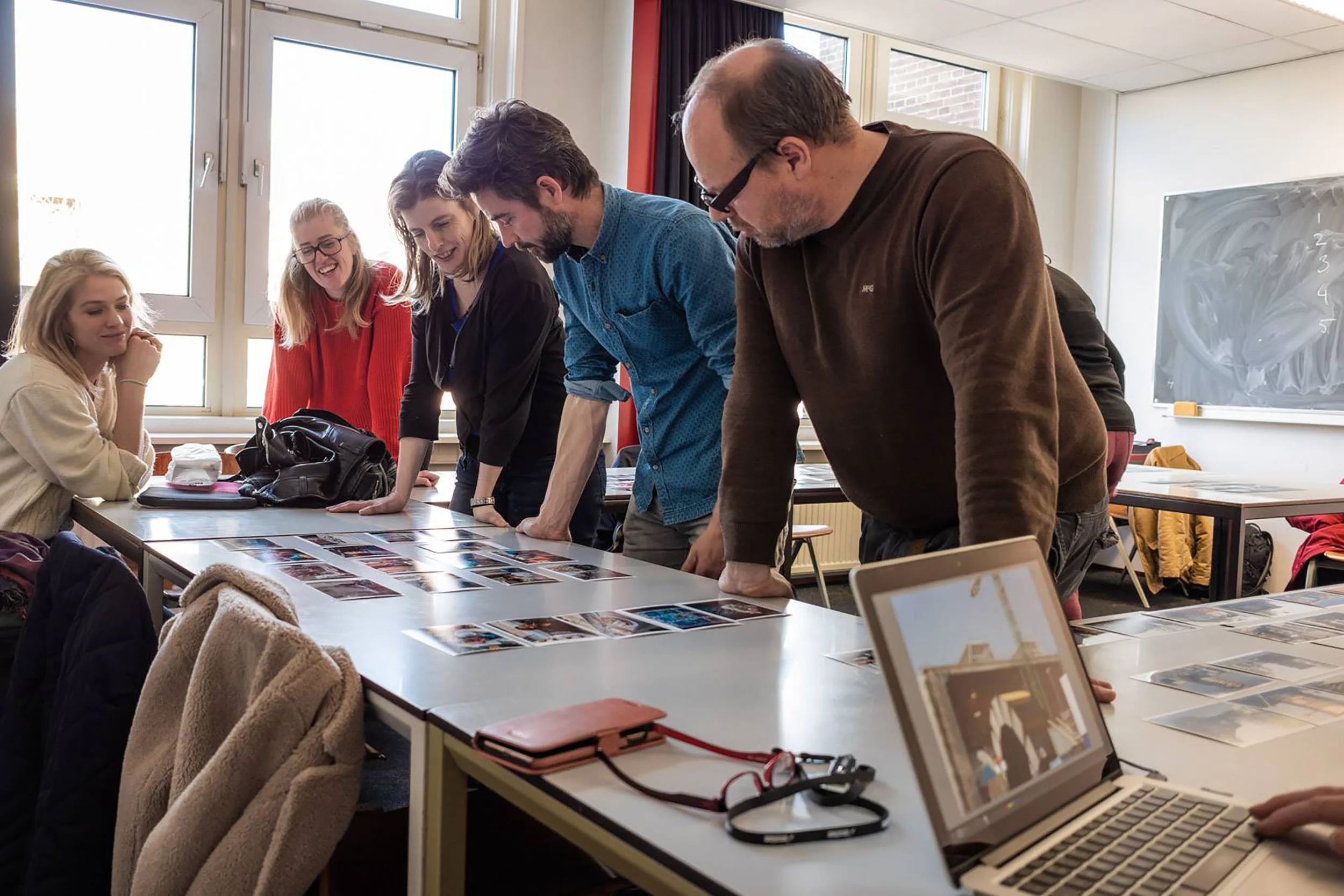Students explaining their subjects photographed (photo credit Peter Dellenbag).