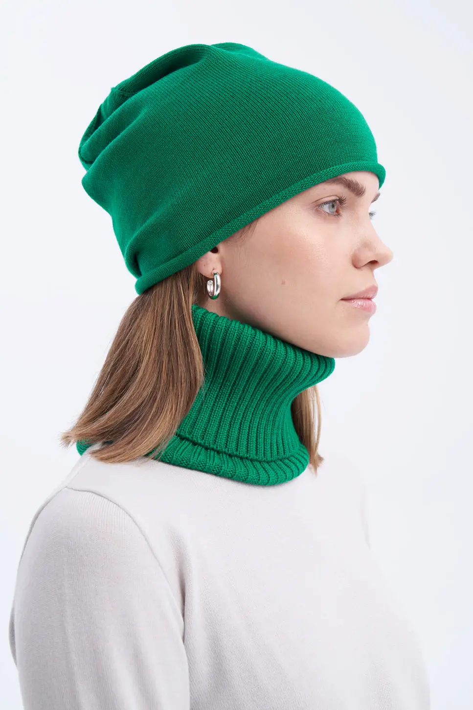 czapka-smerfetka-z-welny-merino-zielona-1.jpg