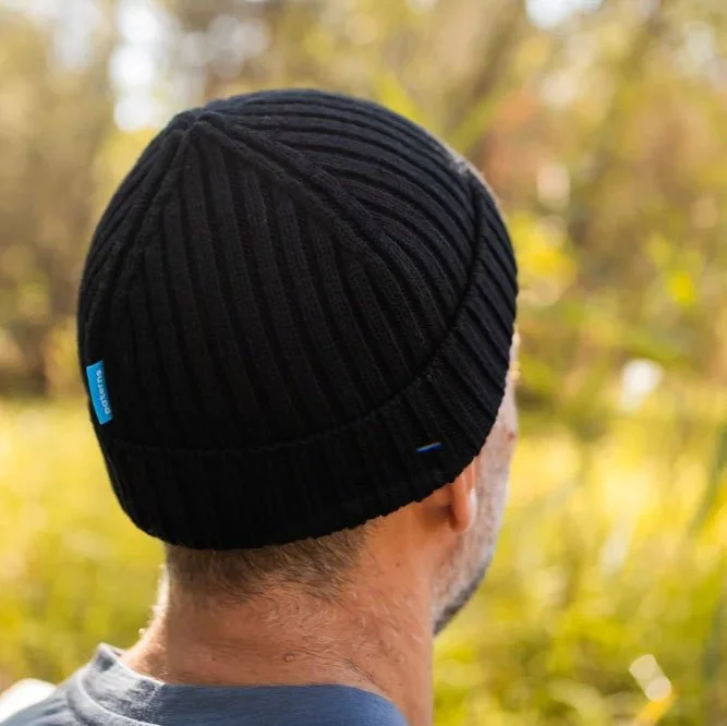 czapka-zlodziejka-z-welny-merino-czarna-2.jpg