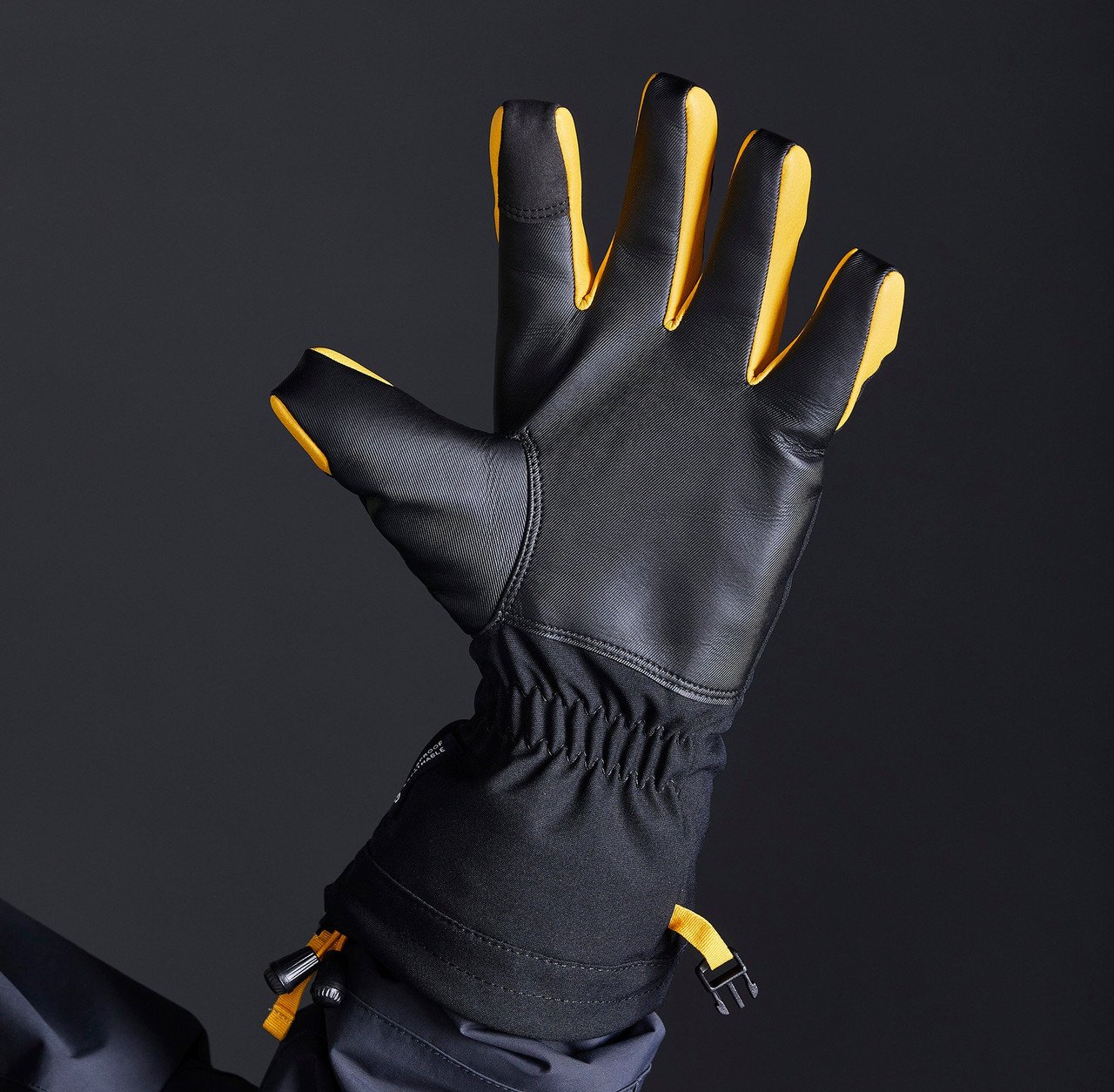 7805-BLK01-MODEL_2__72348.jpg