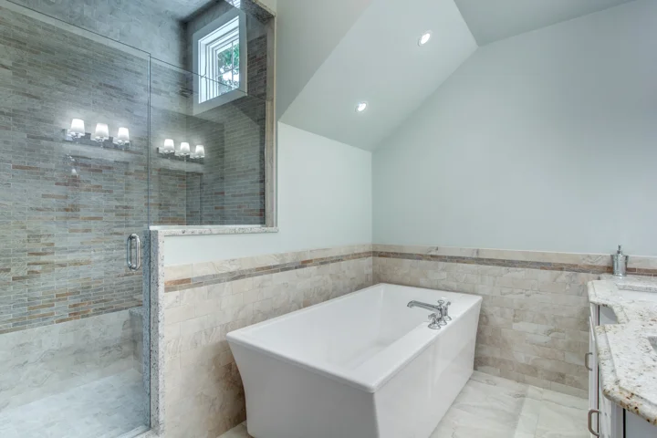 23_Master_Bathroom-2.jpg