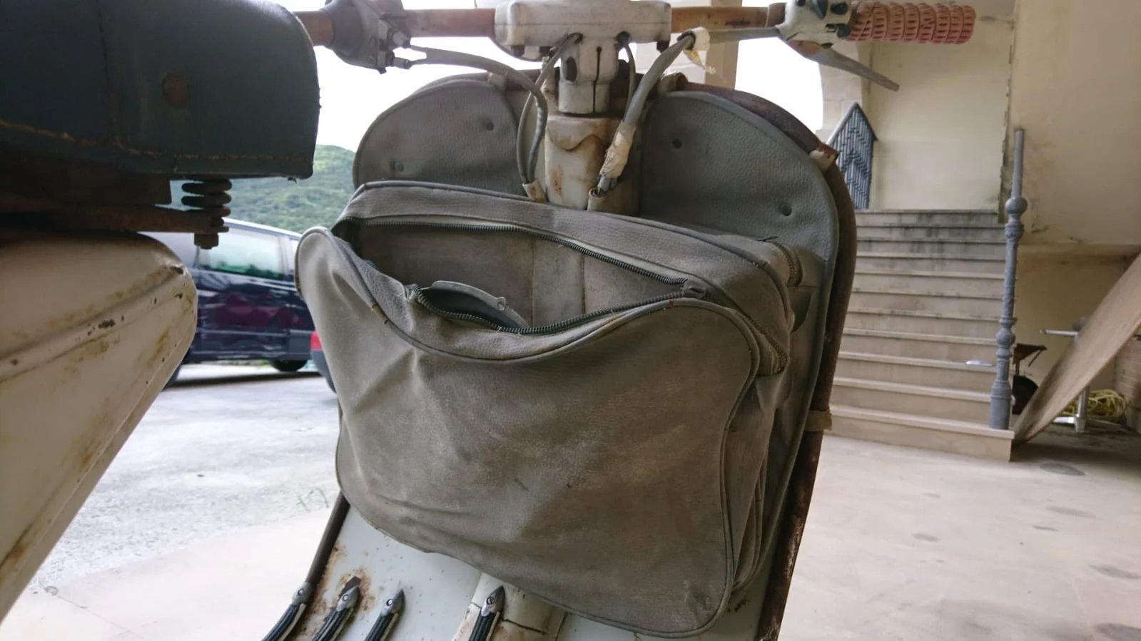 Original legshield bag accessory..