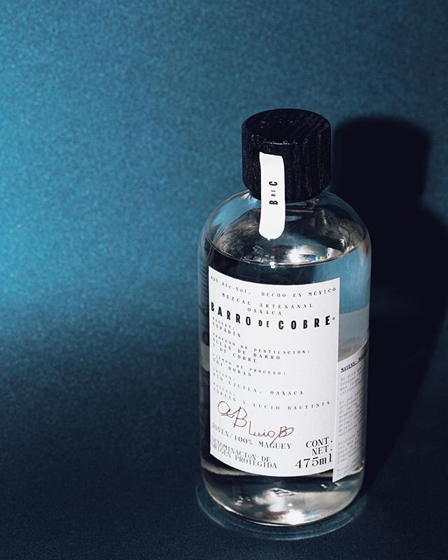 Este fin de semana hay dos razones para tomarse unos mezcales: 1. es fin de semana y 2. es D&iacute;a del padre. Pidan sus botellas por amazon.com y est&eacute;n preparados. ⠀
⠀
#SomosBarrodeCobre #BarrodeCobre #Mezcal #MezcalArtesanal