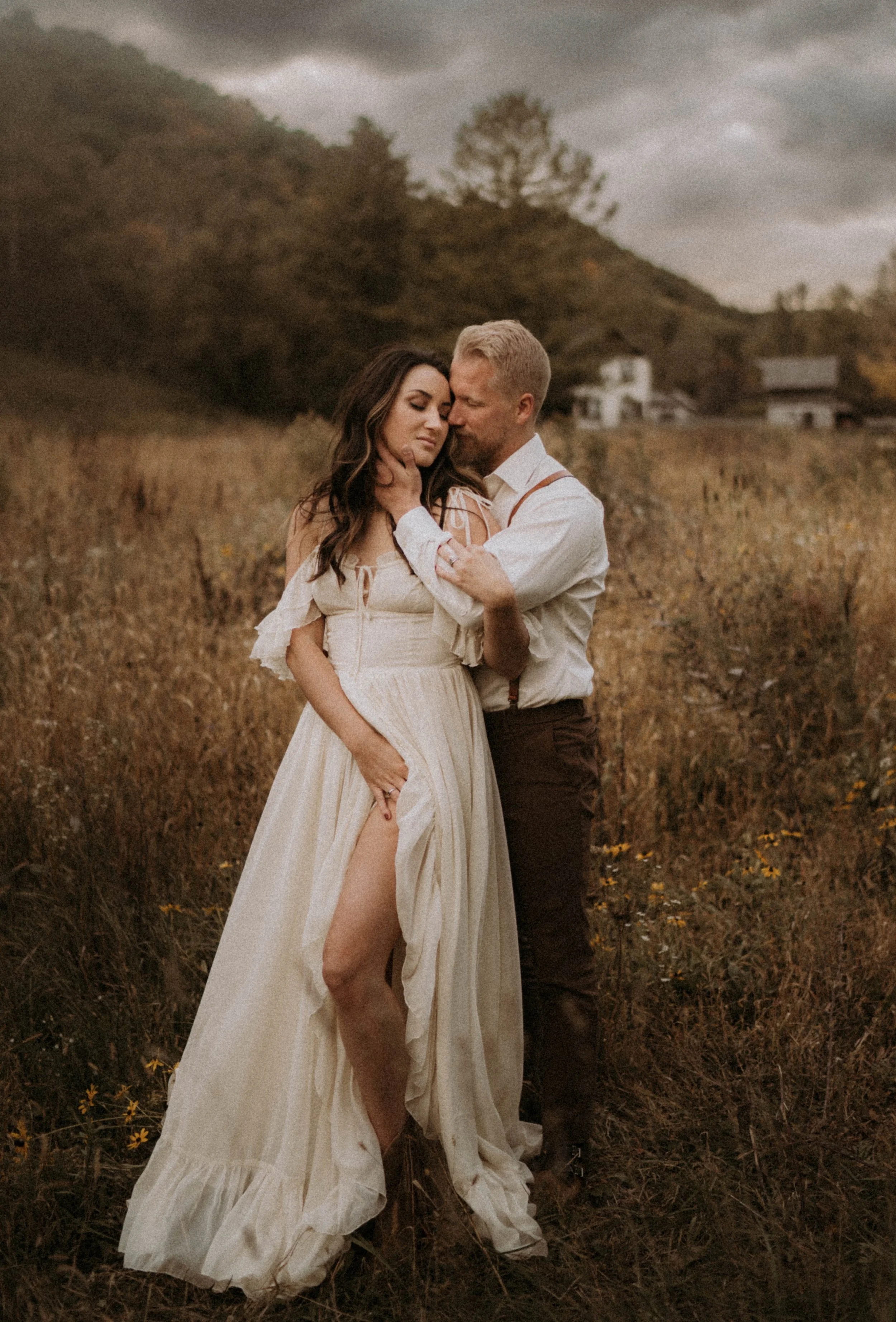 wedding couple in a field