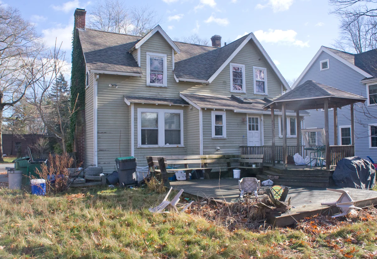 Meet Shorty the Flip House