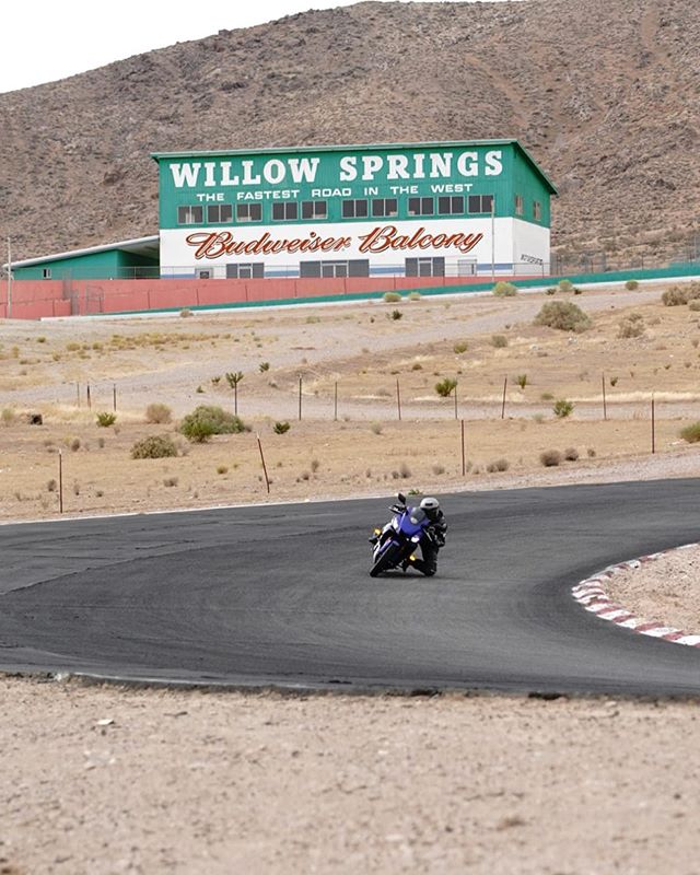 My sliders only went and lost their v-plates at the @alpinestars family and friends ride day 🤪🏁 What an event and what a track to say that I got my knee down for the first time at! It was sooo cool to watch so many insane people ride the track. 
Th