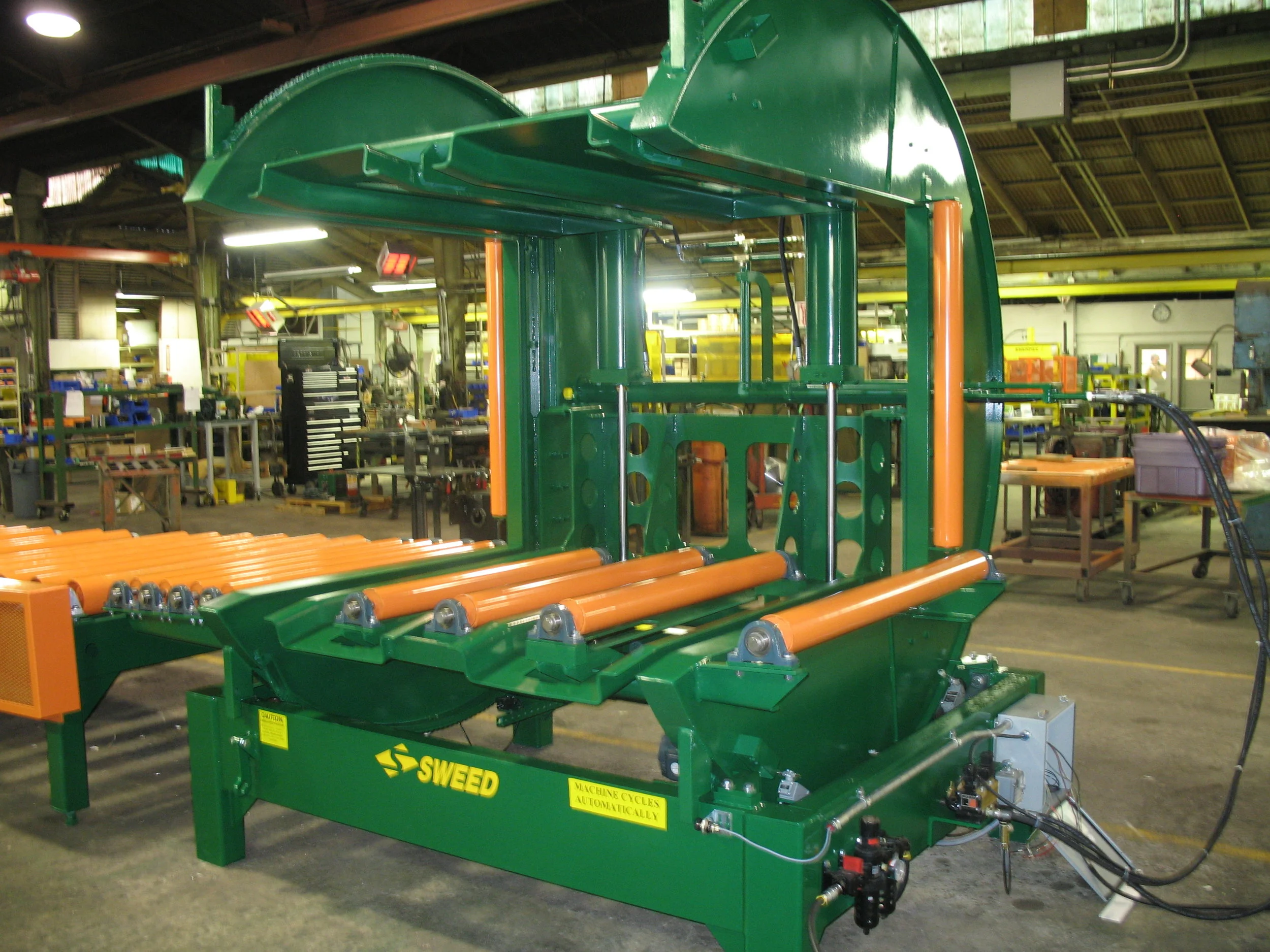 Sweed Turner with roll case outfeed