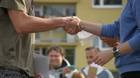 handshakes-930181_1920.jpg