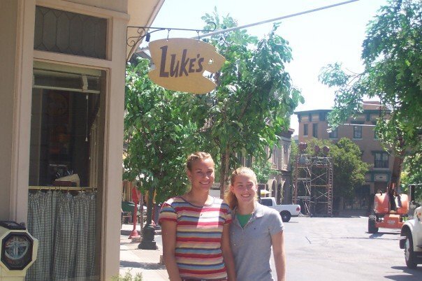 Abbey and Sara on the set of Luke’s Diner from Gilmore Girls , 2006