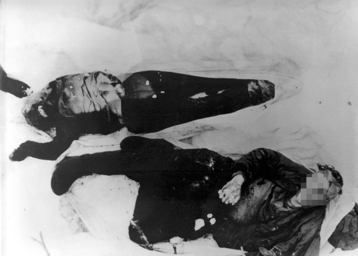 Bodies of Dubinina and Thibeaux-Brignolle; Photo taken by Soviet authorities.