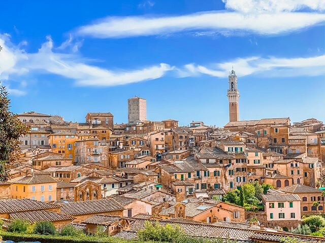 Siena upon arrival. Four hours was barely enough time to explore. #tuscany #italy