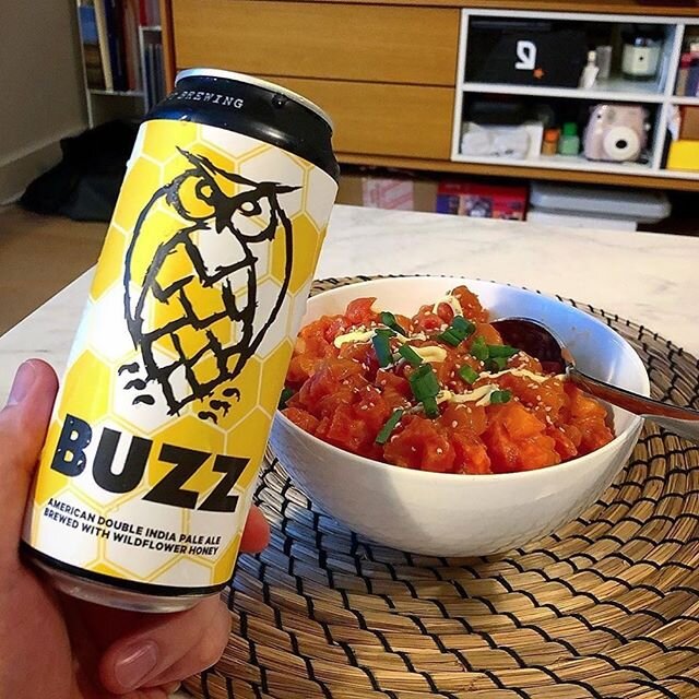 You&rsquo;re welcome for making these evenings in a little better. This one&rsquo;s @nightshiftbrewing Buzz: Wildflower Honey IPA snapped by @carlun 📸 (with what appears to be an epic spicy salmon &amp; tuna poke bowl). 👏🍻 #craftandcarry #nightshi