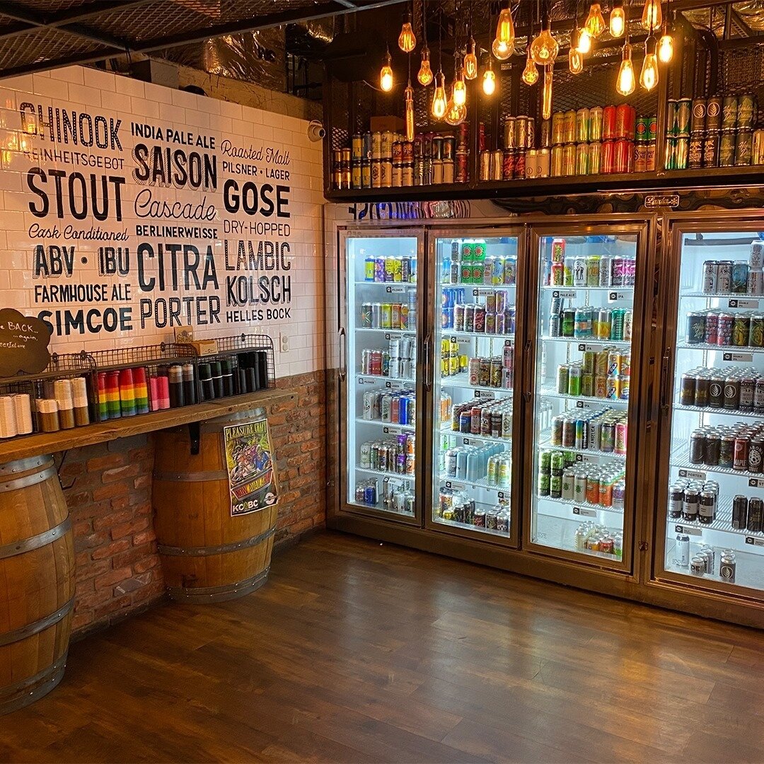 Have you been down to DeKalb lately? Located within Brooklyn's finest food hall, this #CraftandCarry location is open from noon to 9 pm and is fully stocked with all of your faves. 🍻⁠
Pick up a six-pack to go from our coolers, or ask a #beertender f